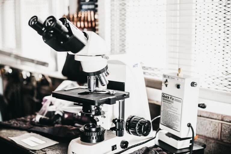 What “≥99% Purity” Actually Means on a Chromatogram